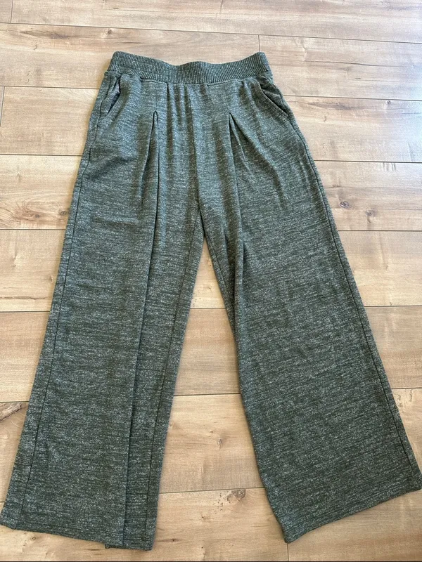 Daily Ritual Women's Relaxed Fit Cozy Knit Pleated Lounge Pant Green Wide Leg S - Image 5