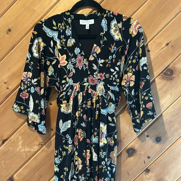 Jessica Simpson maternity black floral maxi bell sleeve dress - Image 5