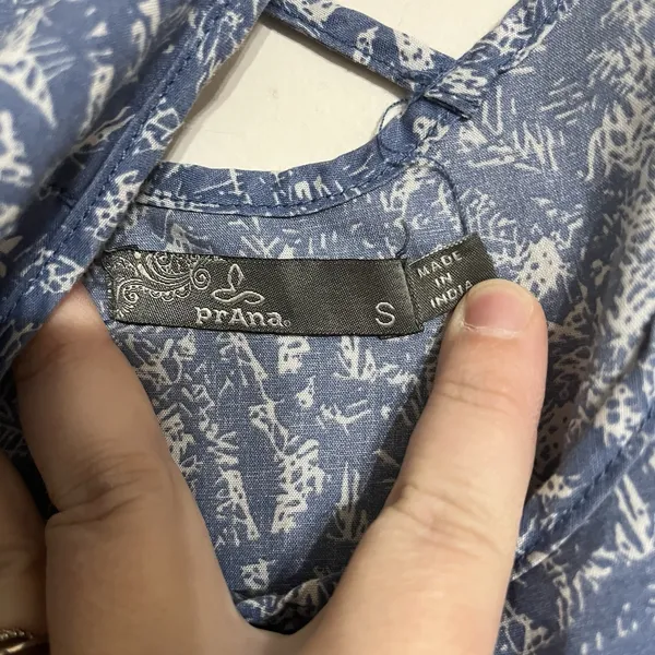 Prana Women's Zandra Tank‎ Top Blue Waimea Print Size Small Adjustable Strap - Image 3