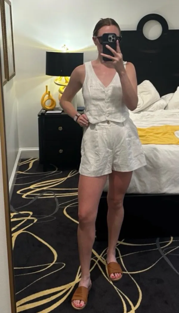 Hollister White Linen Button-Front Tank & High-Waist Shorts Set - Image 4