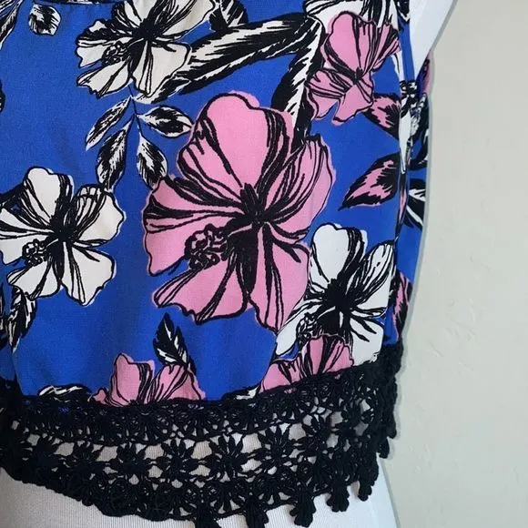 5/$30 🎈 Xhilaration medium floral‎ cropped tank top - Image 2