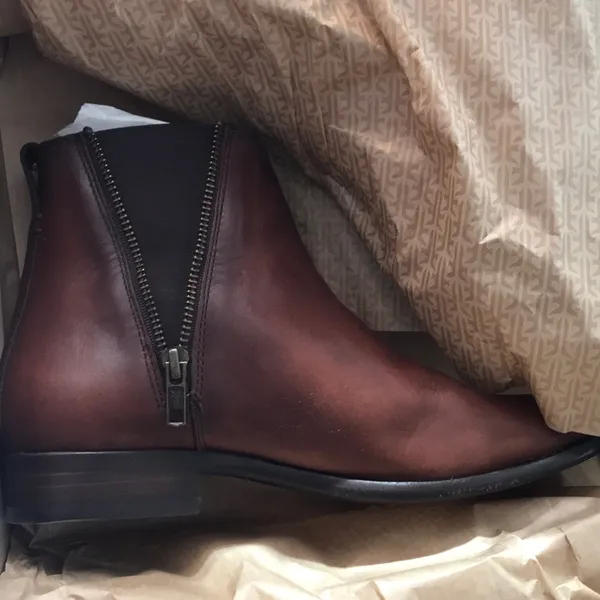 Frye Carly Zip Chelsea Booties Size 6 New In Box - Image 3
