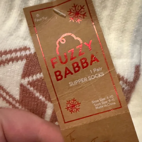 Fuzzy Babba 1 Pair of Socks White & Red Snowflake Print Grippy Bottoms‎ NEW - Image 3