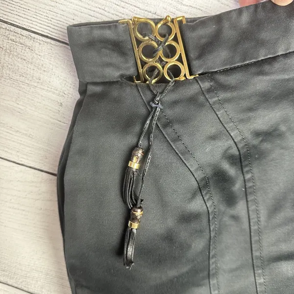 GUCCI Black Pencil Skirt‎ Gold Buckle Leather Tassels Women's US 4 Career - Image 5