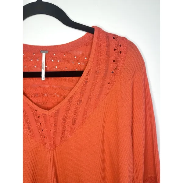 Free People Parisian Nights Tunic Top M Red Orange Lace Eyelet Boho Peasant Top‎ - Image 4