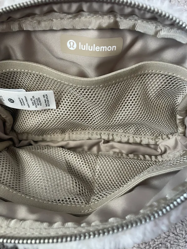 Lululemon Everywhere Belt Bag Fleece - Image 6
