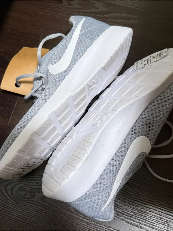 Nike Tanjun Wolf Grey Women’s Sneaker Size US 12 Run Train Exercise Athletic - Image 3