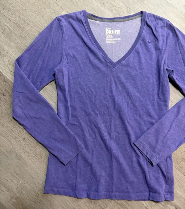 Nike long sleeve tee - Image 3
