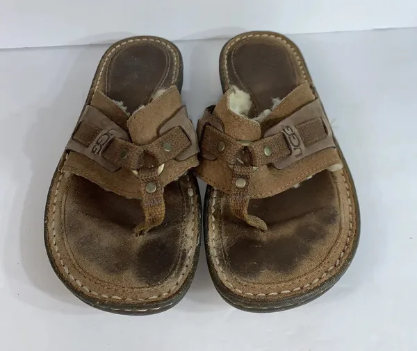 Uggs Women's Furry Sandals Sz 9 UGG 1629 EUC - Image 2