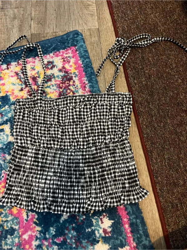 Superdown Smocked Gingham Tie-Strap Crop Top - Black/White - Image 4