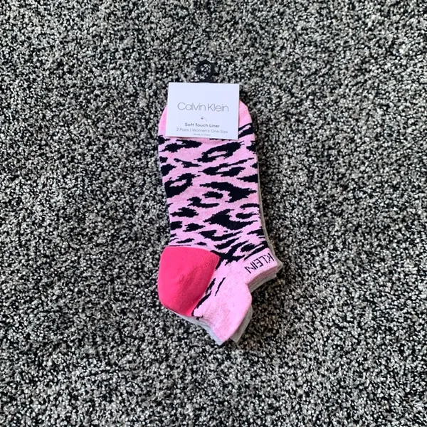NWT Calvin Klein Leopard Back Tab no show socks - Image 7