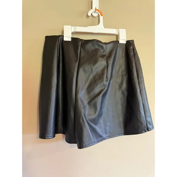 Ci‎ Sono Black Faux Leather Wrap Skort Tie Front Mini Skirt Style Black L - Image 2