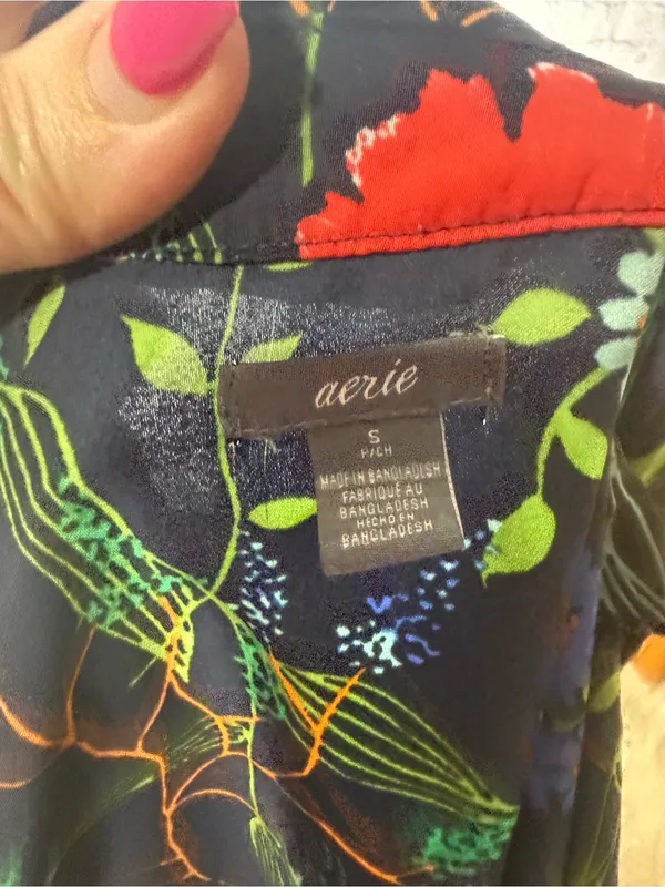 Aerie Navy Floral Button-Up Top with Red & Green Accents size small - Image 9