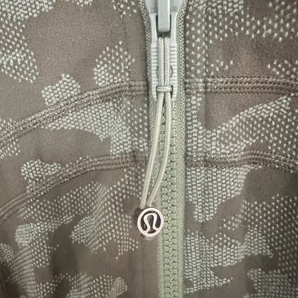 Lululemon Define Jacket Heritage Camo Dark Olive Green Twill Size 6 RARE - Image 5