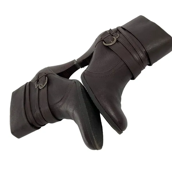 St. Johns Bay Womens 9M Brown Leather Ankle Boots Stacked Heel & Buckle Details - Image 4
