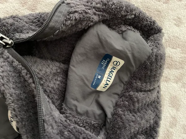 Magellan dark gray crew neck - Image 3