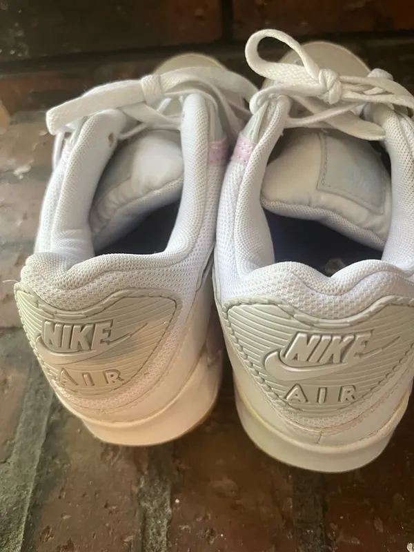 Nike Air Women's White and Light Pink Sneakers size 8.5 (Rm85) - Image 3