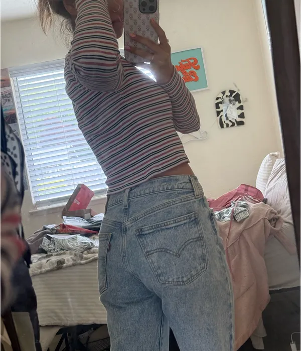 Light Wash High-Waisted Straight Leg Jeans Levi’s - Image 3