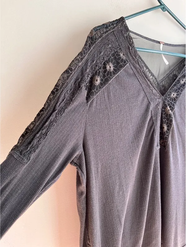 Free People Lola Long Sleeve V-Neck Top Gray Lace Mesh Trim Size L - Image 5