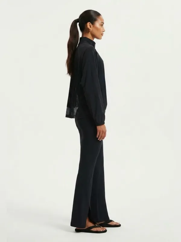 House of Mae Black Pleated Mesh Detail Active Zip Jacket Size Medium - Image 2