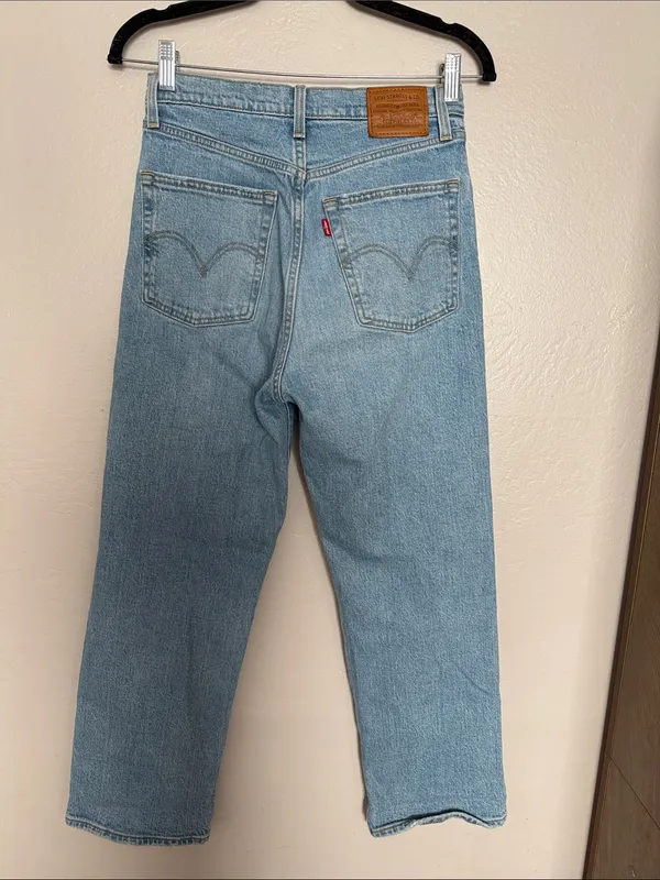 Levi’s ribcage straight jeans in size 27 - Image 2