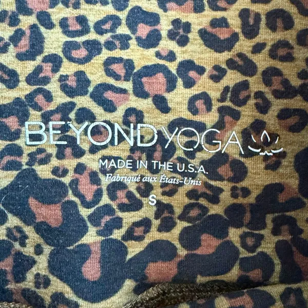 Beyond Yoga Spacedye Midi Leggings NWOT in Bronze Star Animal Print Size S - Image 6