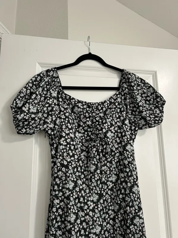 Floral Puff Sleeve Black Midi Dress Women’s Size Medium - Image 2