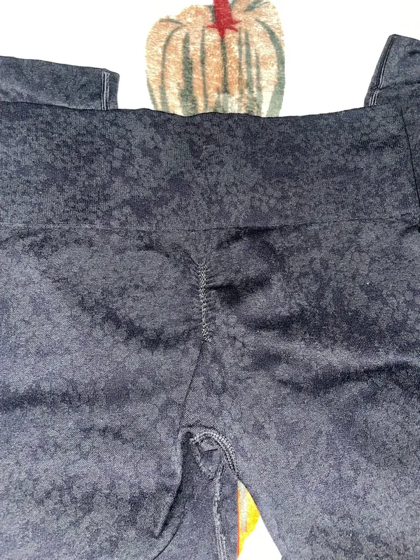 Gymshark Camo Leggings Butt Scrunch - Image 3