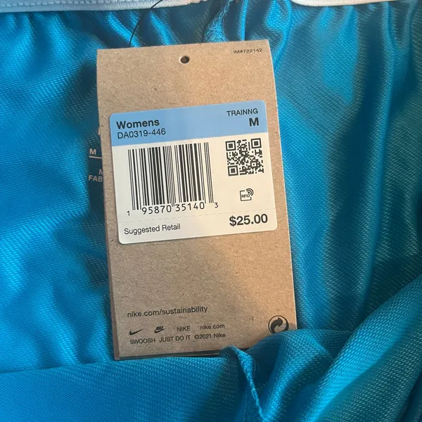 NWT! Nike Women's Dri-Fit Attack Training Shorts Blue Size Medium - Image 4