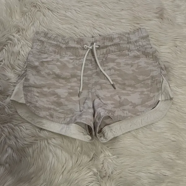 Athleta Cabo Tide Linen Camo Shortie Shorts - Image 3