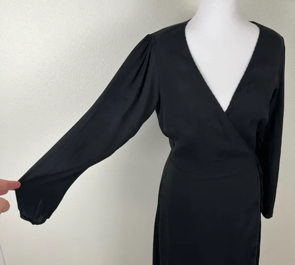 Wilfred Aritzia Dress Womens Small Black Wrap Midi Long Sleeve V-Neck LBD - Image 3