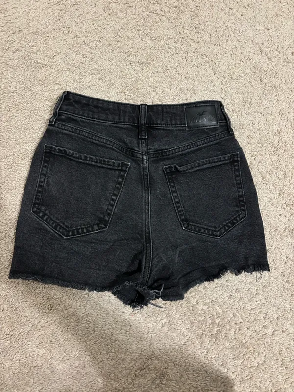 Hollister Ultra High-Rise Mom Shorts - Image 4