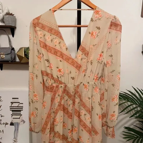 ASTR The Label Sand V Neck Chiffon Floral Maxi Dress NWT - Image 4