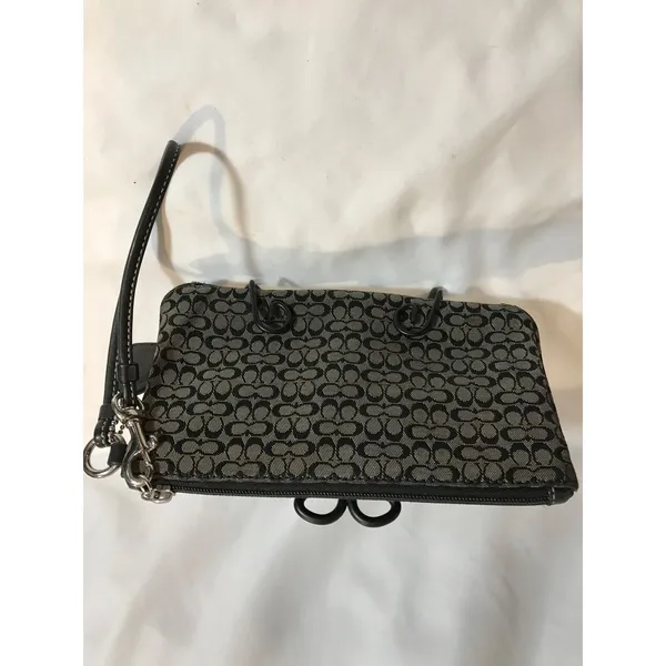 Coach Soho Signature C Monogram Buckle Black Canvas Wristlet EUC - Image 2