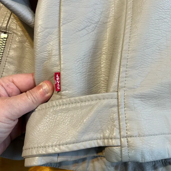 Levi’s Cream Faux Leather Belted Biker Jacket - Oversized‎ Moto - Size Medium - Image 11