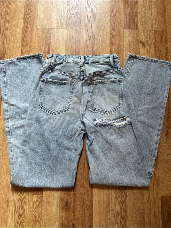 Pacsun 90s Boyfriend Distressed Light Wash Jeans - Image 2