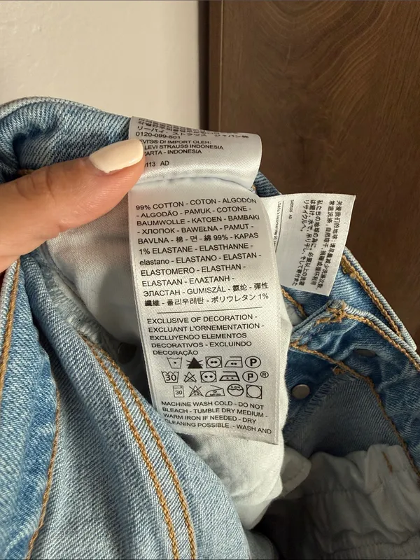 Levi’s ribcage straight jeans in size 27 - Image 9