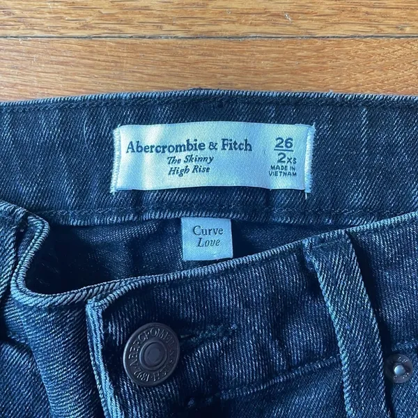 NWT Abercrombie & Fitch The‎ Skinny High Rise Curve Love in Black - Image 5