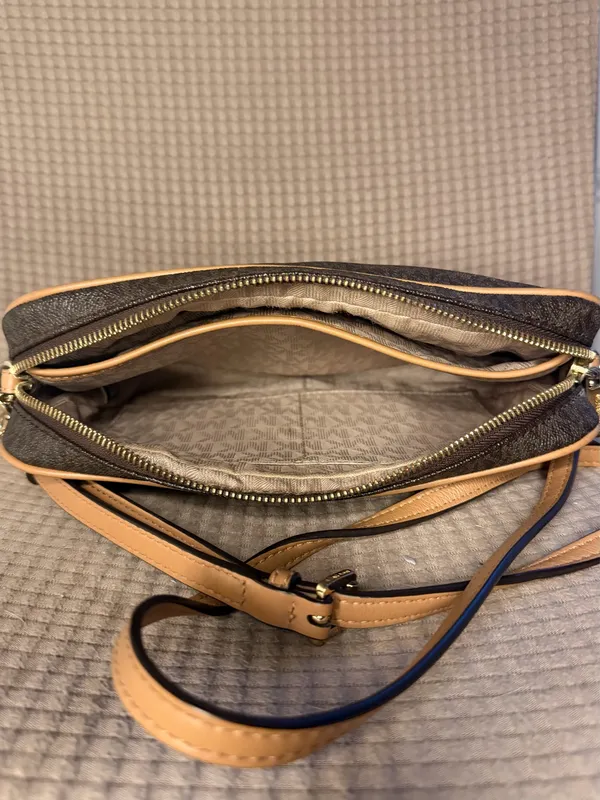 Michael Kors Jet Set East-West Crossbody - Image 2