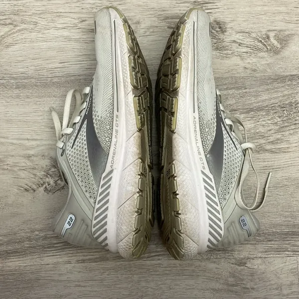 Brooks Gray & White Adrenaline GTS 22 Supportive Running Shoe Women's Size 8.5 - Image 4