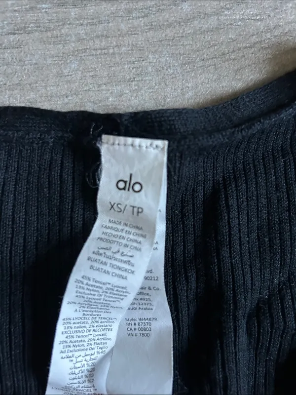 ALO Yoga Black Ribbed Long-Sleeve Cardigan with Single Clasp - Image 2