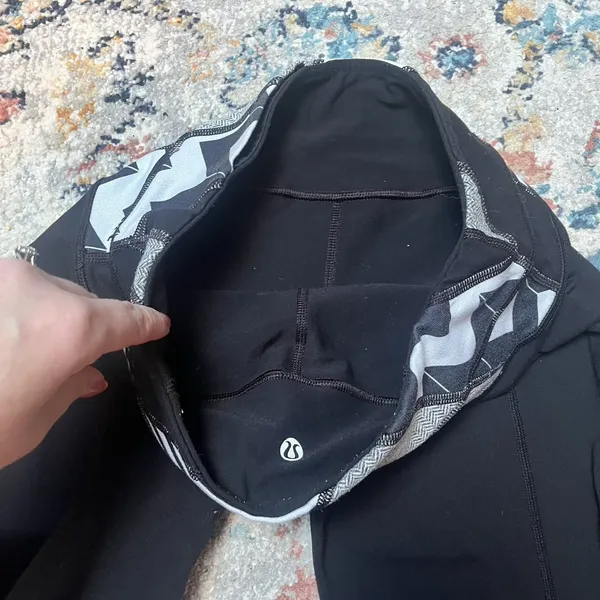 Lululemon Flare Size 6 Black Leggings With Black And White Waist Reversible - Image 8