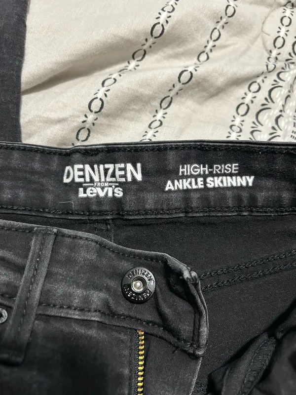 Levi’s Women’s Black Skinny Jeans - High Rise Ankle - Image 3