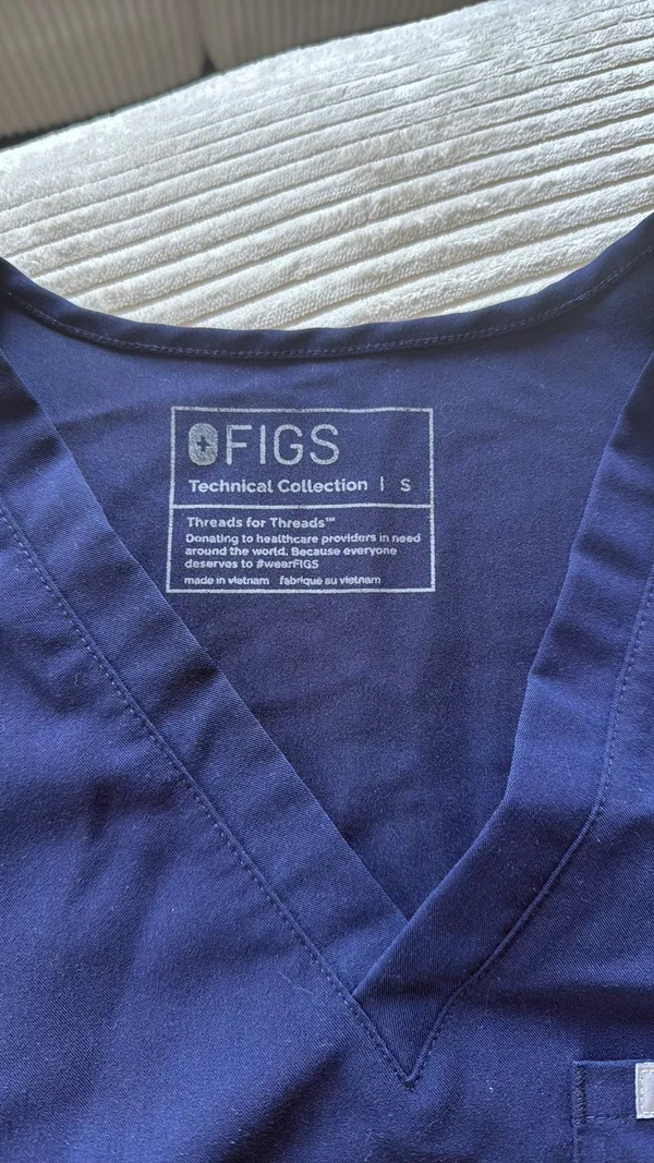 FIGS Navy Scrub Set - Image 4