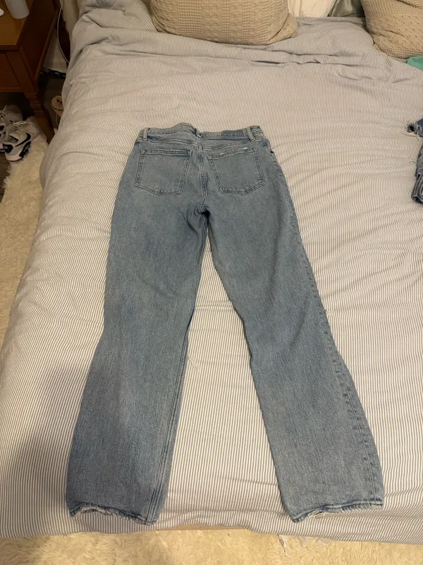 Abercrombie The 90s Straight Ultra High-Rise Distressed Light Wash Jeans - Image 3