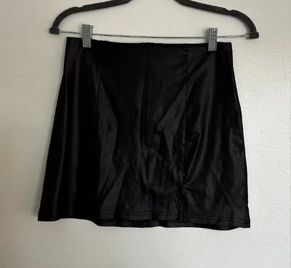 Shein Black Leather Mini Skirt - Image 2