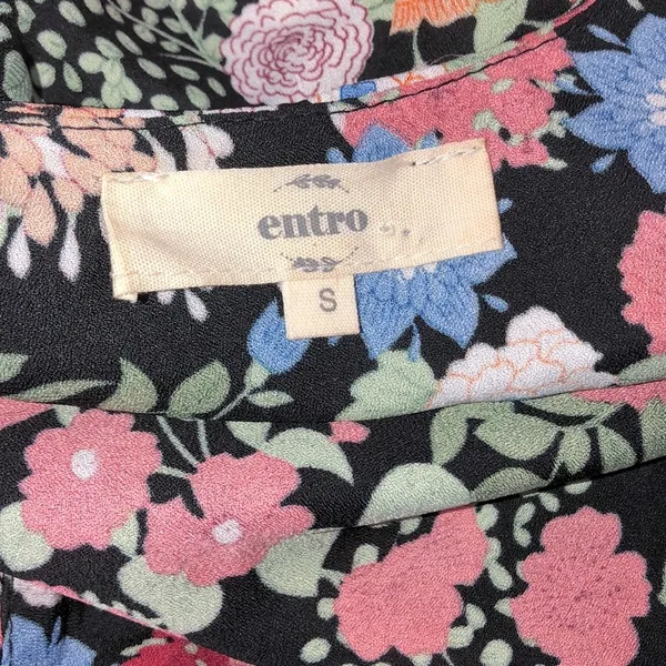 Entro size small black floral cold shoulder top - Image 4