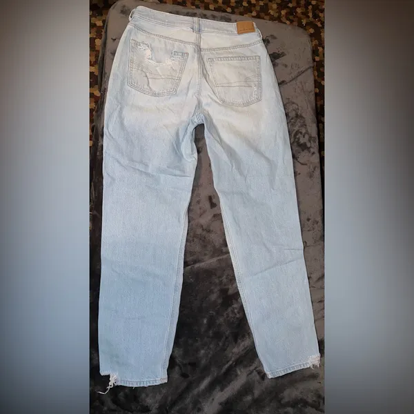 American Eagle Ripped Mom Jean Size 6 Regular - Image 3