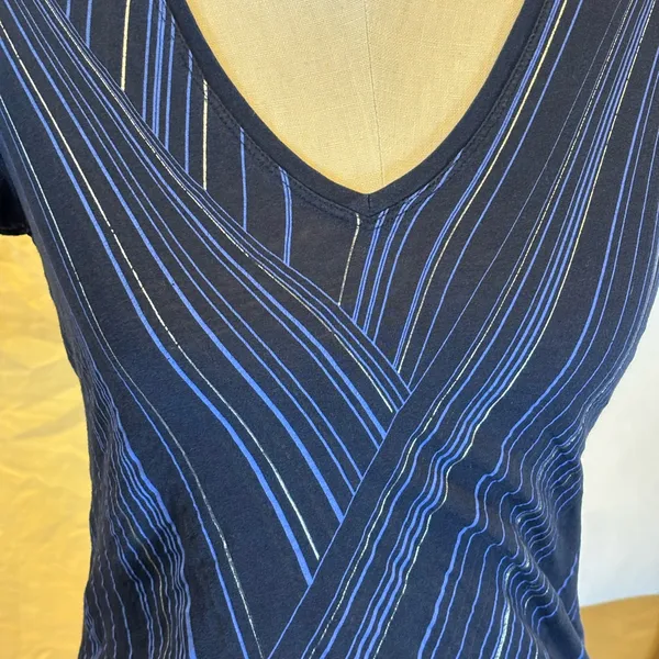 Tahari Dark Blue‎ V-Neck Top with Linear Design - Image 2