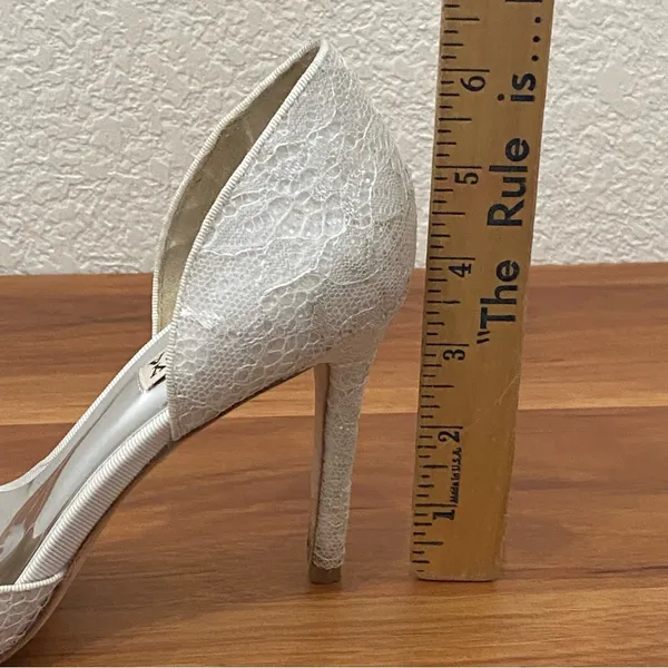 Badgley Mischka “Lola” d’Orsay Pumps White/Silver Lace Wedding Heels Size 8 - Image 9